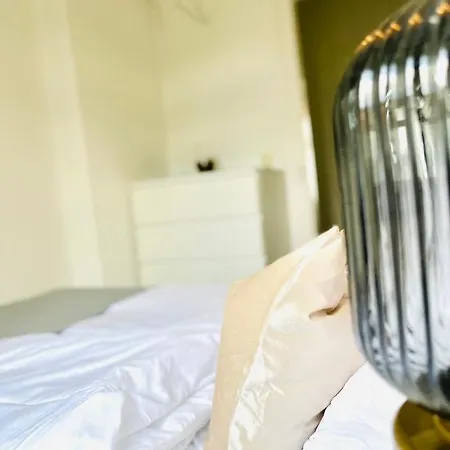 Zentrales Apartment: Modernisiert Mit Wlan, Smart-tv Und Balkon *