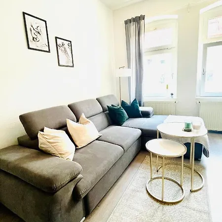 Zentrales Apartment: Modernisiert Mit Wlan, Smart-tv Und Balkon Apartment