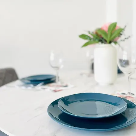 Apartment Zentrales Apartment: Modernisiert Mit Wlan, Smart-tv Und Balkon *