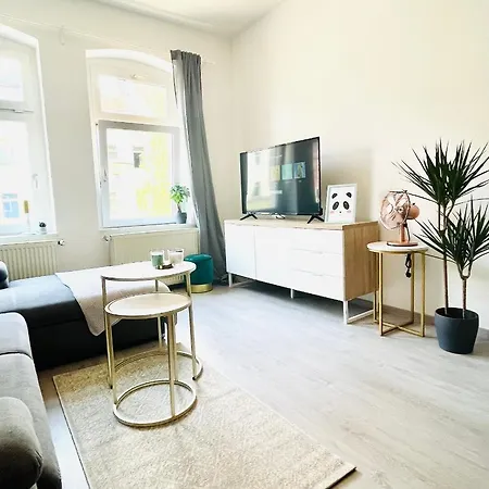 Zentrales Apartment: Modernisiert Mit Wlan, Smart-tv Und Balkon Apartment *