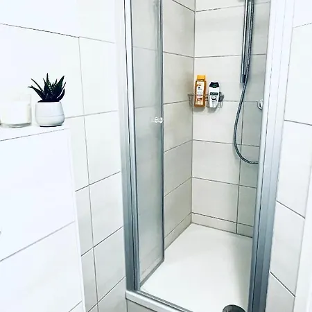 Apartamento Renoviertes In Zentraler Lage - Wlan, Smart-tv, Kueche, Balkon Und Queensize-bett Fuer 4 Gaeste Érfurt