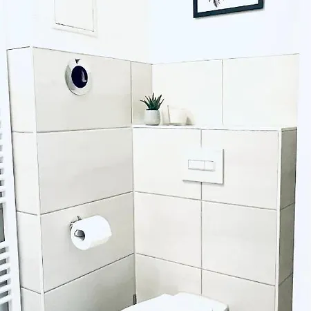 Renoviertes In Zentraler Lage - Wlan, Smart-tv, Kueche, Balkon Und Queensize-bett Fuer 4 Gaeste Apartamento Érfurt