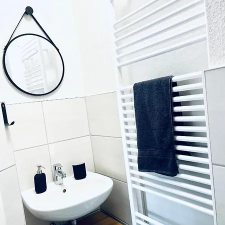 Zentrales Apartment: Modernisiert Mit Wlan, Smart-tv Und Balkon Erfurt