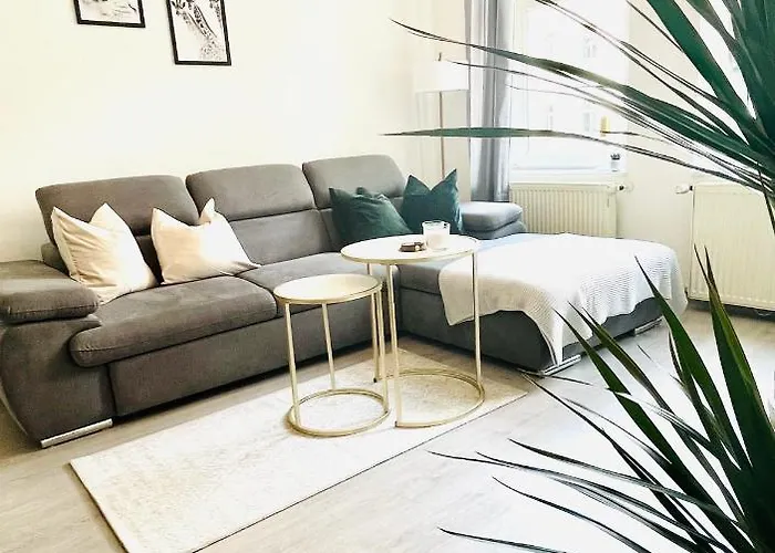 Zentrales Apartment: Modernisiert Mit Wlan, Smart-tv Und Balkon Apartment *