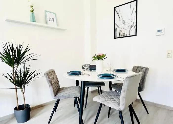 Renoviertes In Zentraler Lage - Wlan, Smart-tv, Kueche, Balkon Und Queensize-bett Fuer 4 Gaeste アパート エアフルト