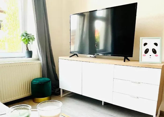 アパート Renoviertes In Zentraler Lage - Wlan, Smart-tv, Kueche, Balkon Und Queensize-bett Fuer 4 Gaeste *
