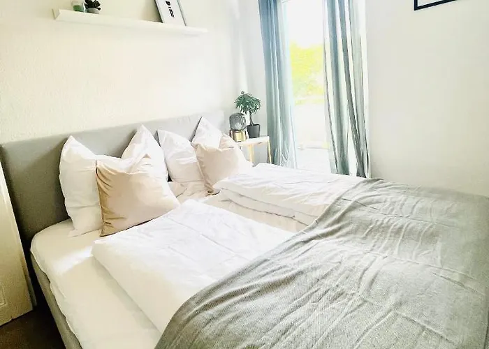 Renoviertes In Zentraler Lage - Wlan, Smart-tv, Kueche, Balkon Und Queensize-bett Fuer 4 Gaeste