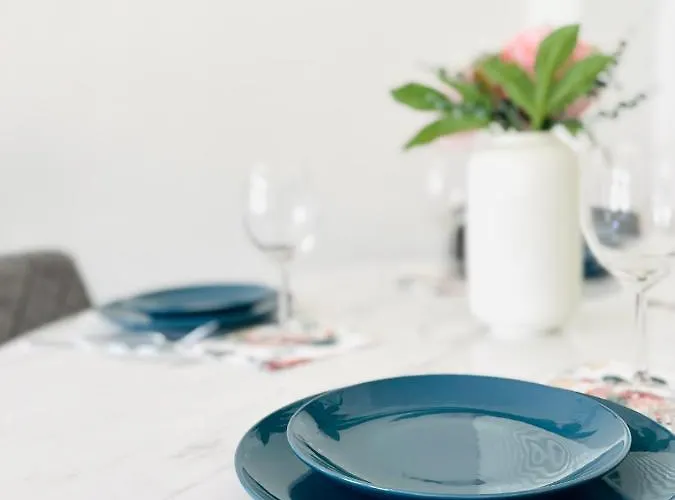 Apartment Zentrales Apartment: Modernisiert Mit Wlan, Smart-tv Und Balkon *