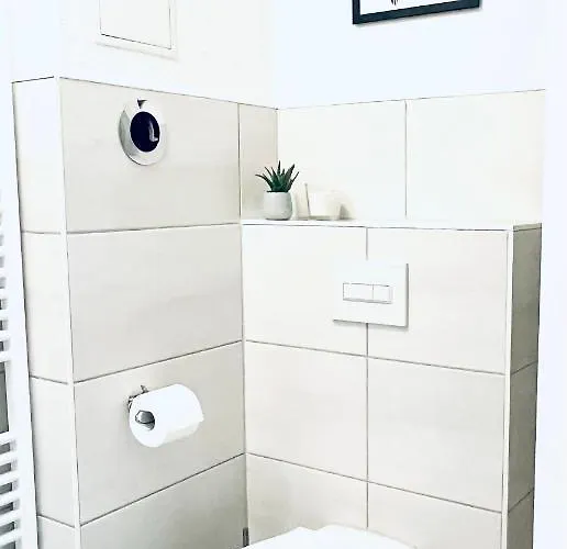 Renoviertes In Zentraler Lage - Wlan, Smart-tv, Kueche, Balkon Und Queensize-bett Fuer 4 Gaeste アパート エアフルト