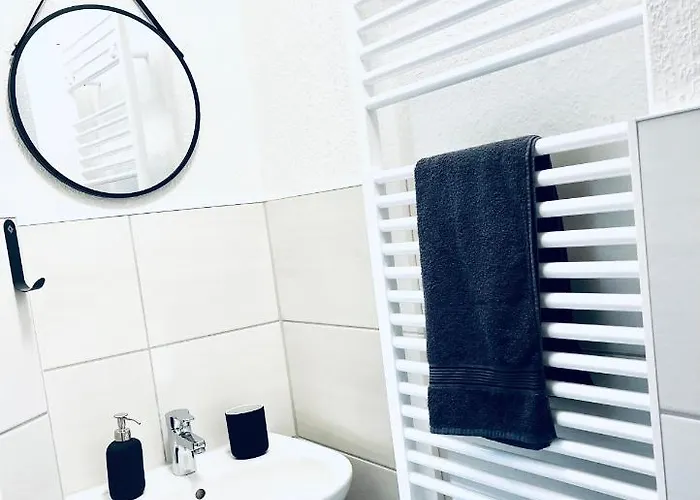 Renoviertes In Zentraler Lage - Wlan, Smart-tv, Kueche, Balkon Und Queensize-bett Fuer 4 Gaeste エアフルト